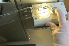 Während der Produktion werden die Strahler regelmäßig kontrolliert